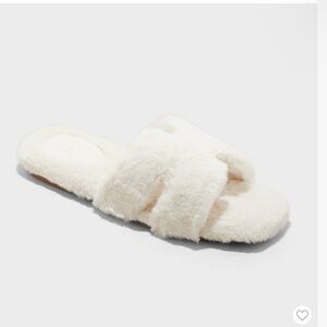 A New Day Women's  Slide Slippers.  Cream.  6